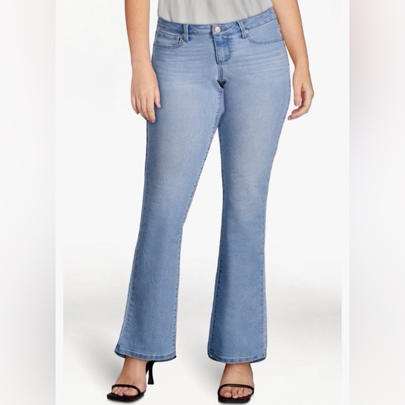 No Boundaries Juniors Light Wash Mid Rise Bootcut Jeans Size 17 - Picture 1 of 7